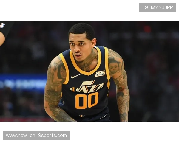 克拉克森借挡拆拔起三分，爵士替补席纷纷起立