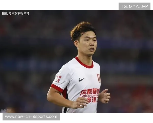 成都蓉城严鼎皓中场助攻锋线:以视野织就进攻的节拍 成都蓉城严鼎皓中场助攻锋线:以视野织就进攻的节拍