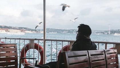 九游娱乐app官网-足球赛事周边商品销售额创新高，产业链繁荣，足球 周边