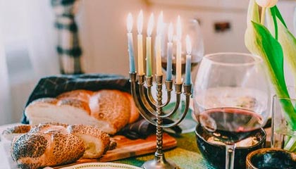 九游娱乐app官网-足球赛事周边商品销售额创新高，产业链繁荣，足球 周边